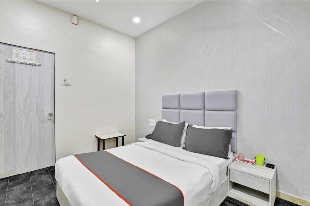 Hotel Unicorn, Surat Dış mekan fotoğraf